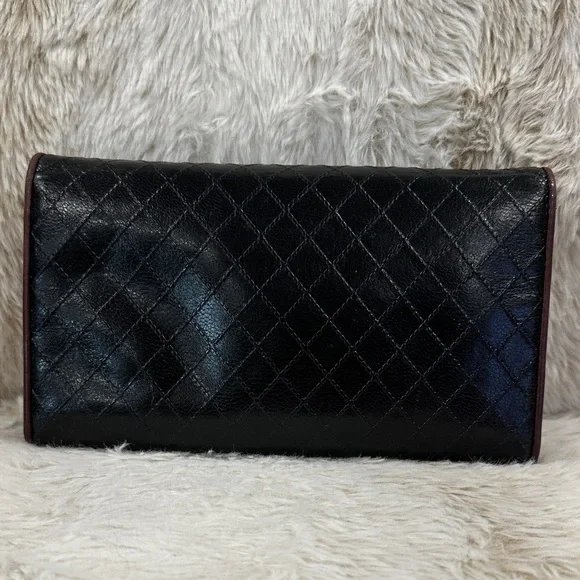 CHANEL Black Quilted wallet with Silver Logo - Picture 2 of 6